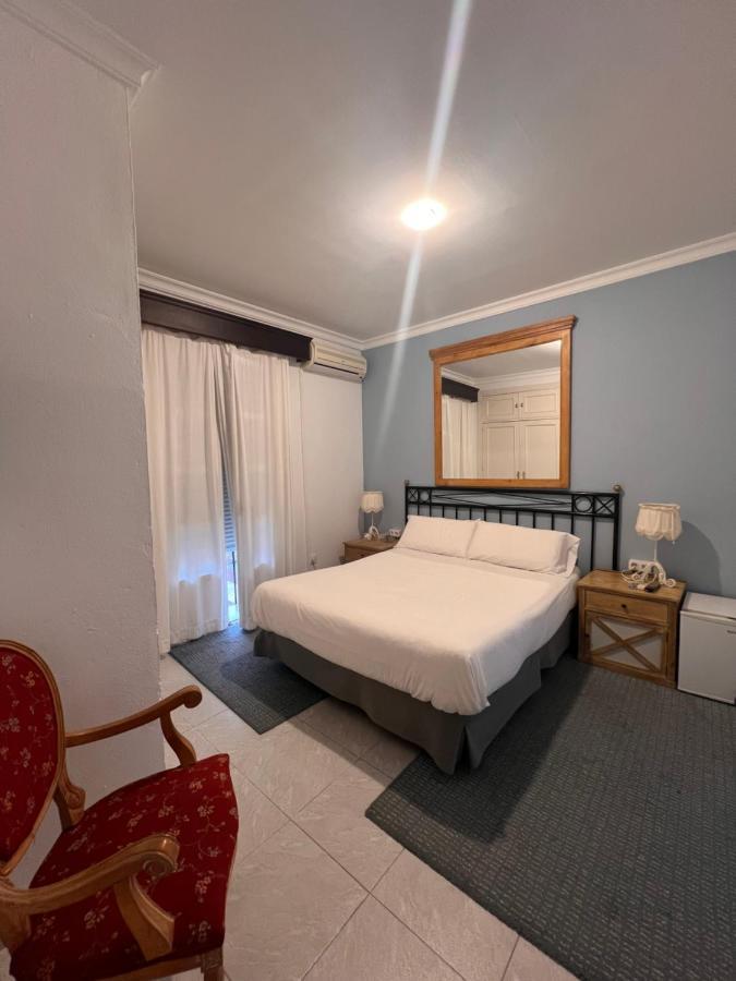 Hostal Playa Hidalgo Рота Екстериор снимка