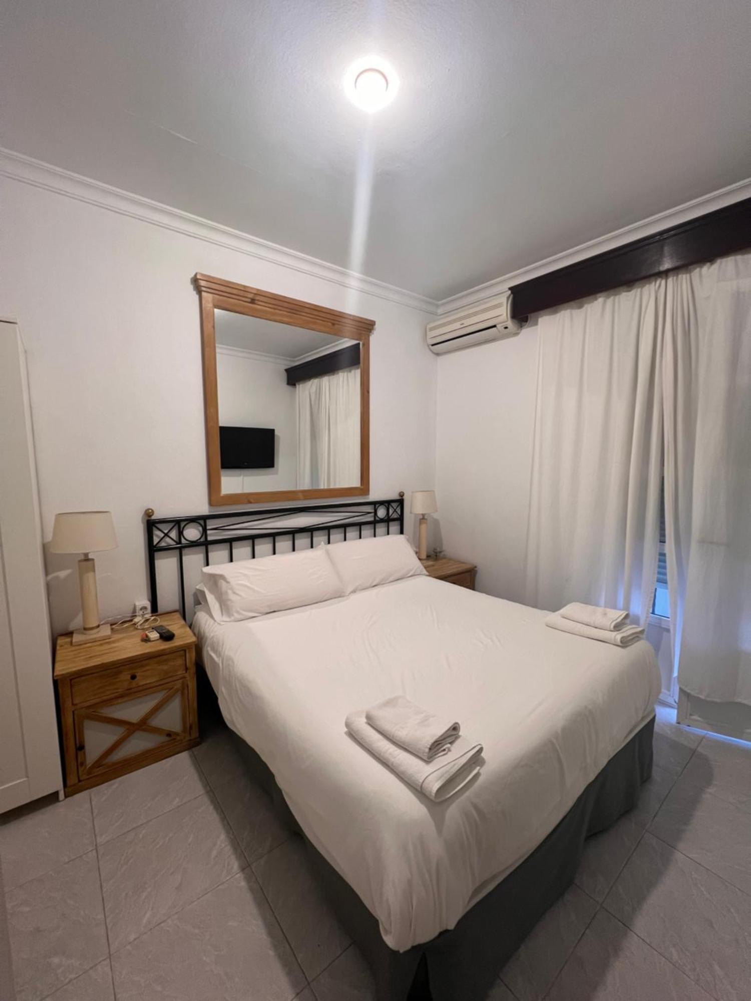 Hostal Playa Hidalgo Рота Екстериор снимка